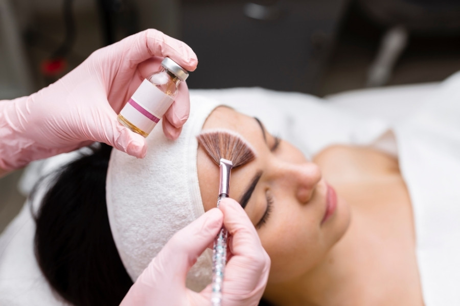 Peel da với retinol là một trong những giải pháp làm đẹp được nhiều chị em yêu thích Peel da với retinol là một trong những giải pháp làm đẹp được nhiều chị em yêu thích