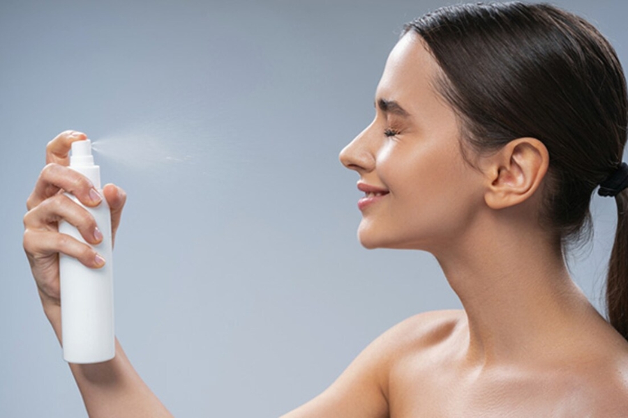 Xịt khoáng chứa nhiều nước và khoáng chất được thiết kế dưới dạng xịt phun sương