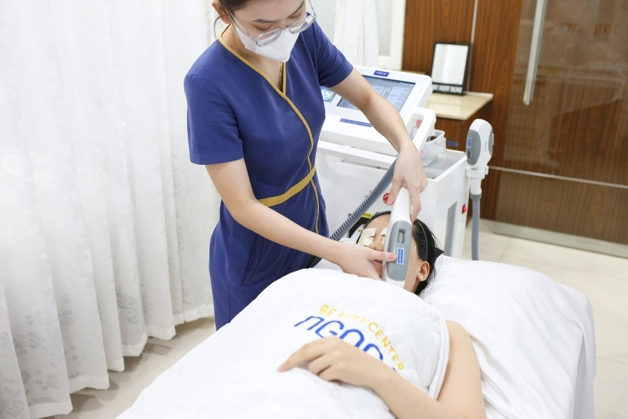 Dùng laser chữa mụn thịt ở mũi là phương pháp điều trị phổ biến nhất hiện nay Dùng laser chữa mụn thịt ở mũi là phương pháp điều trị phổ biến nhất hiện nay