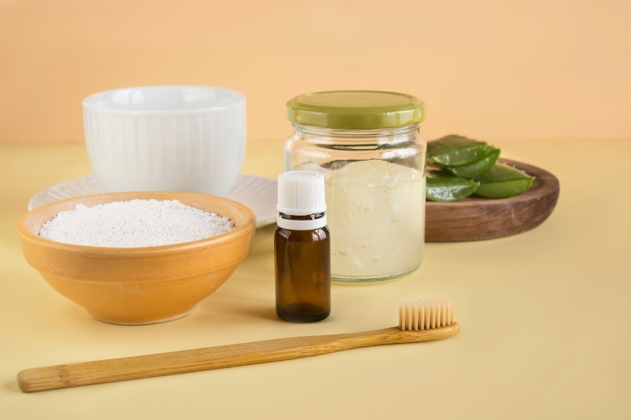 Rửa mặt bằng baking soda và nha đam