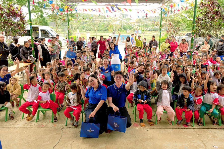 tmv ngọc dung đón tết ấm đến cùng trẻ em đắk nông