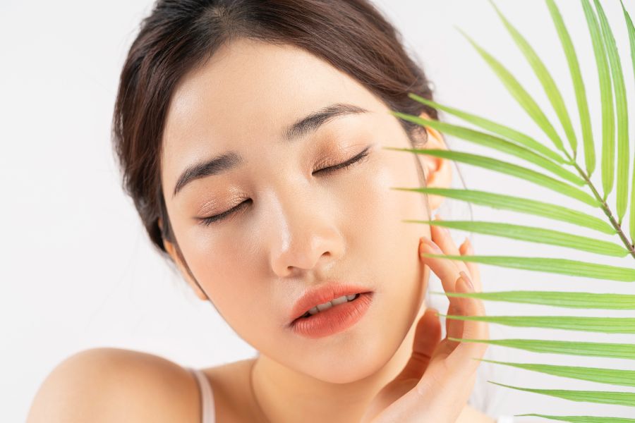 Khuôn mặt trái xoan được đánh giá phù hợp với nhiều kiểu chân mày khác nhau Khuôn mặt trái xoan được đánh giá phù hợp với nhiều kiểu chân mày khác nhau