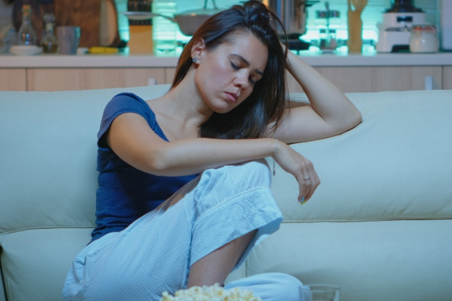 Con gái có nhiều lông tay có thể do nồng độ androgen tăng cao trong cơ thể. Con gái lông tay nhiều do rối loạn nội tiết tố