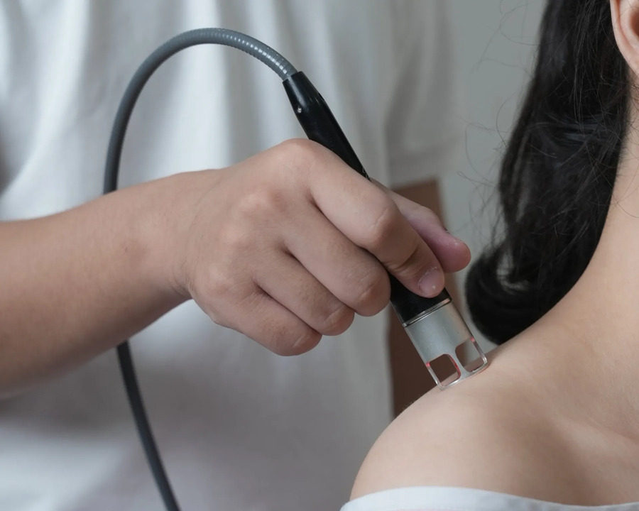 Da cổ bị sần do đâu? 6 Cách trẻ hoá da cổ hiệu quả, an toàn hiện nay 12 Trẻ hoá da cổ bằng Laser