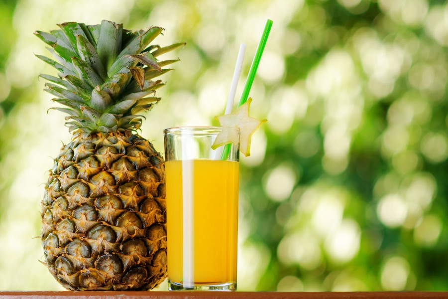 Để môi nhanh chóng lên màu và đẹp hơn, không thể bỏ qua việc bổ sung dứa vào chế độ ăn uống hàng ngày