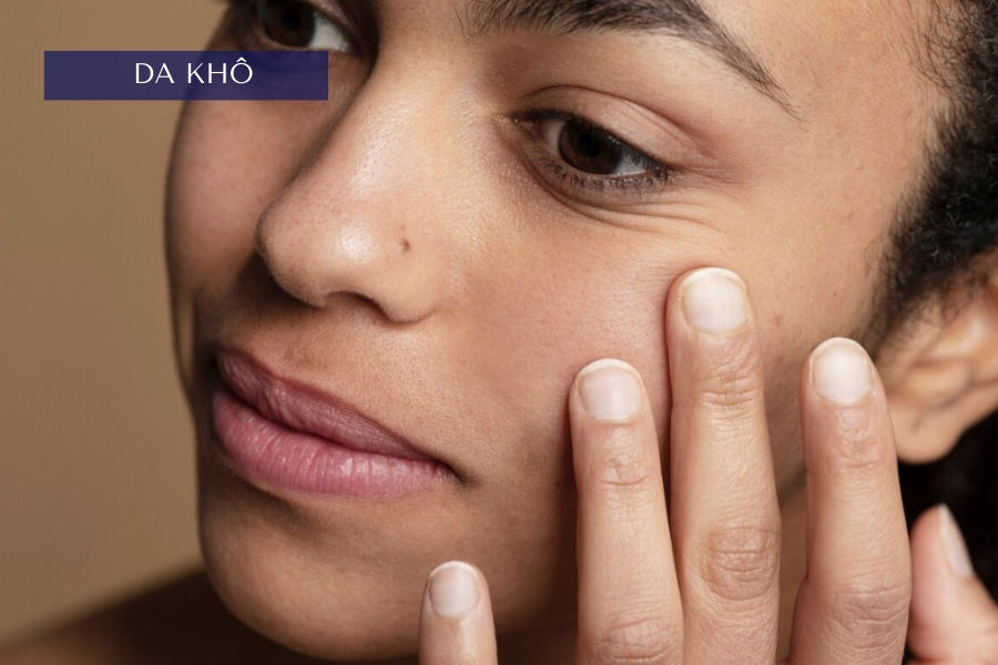 Da khô nên dùng AHA hay BHA để không bị kích ứng?