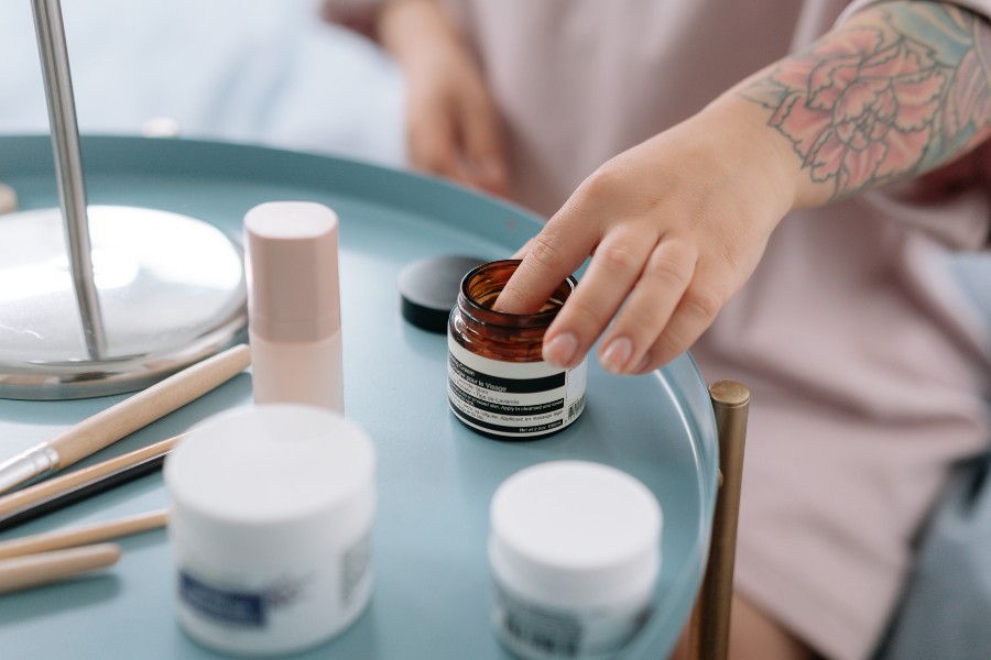 Sử dụng thuốc theo chỉnh định của bác sĩ để điều trị tình trạng dị ứng da mặt nặng Sử dụng thuốc theo chỉnh định của bác sĩ để điều trị tình trạng dị ứng da mặt nặng