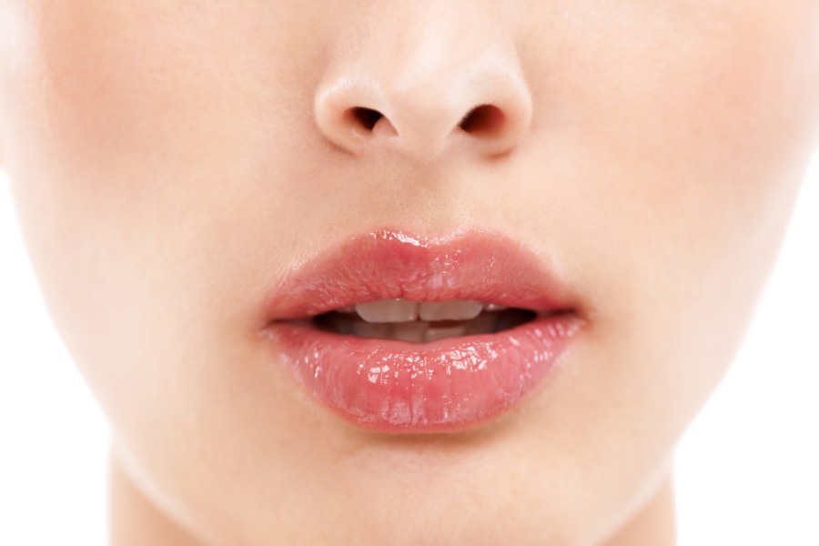 Vaseline có trị thâm môi không? Cách dưỡng môi bằng vaseline 8 Không dùng nước ấm để vệ sinh, chăm sóc vùng môi