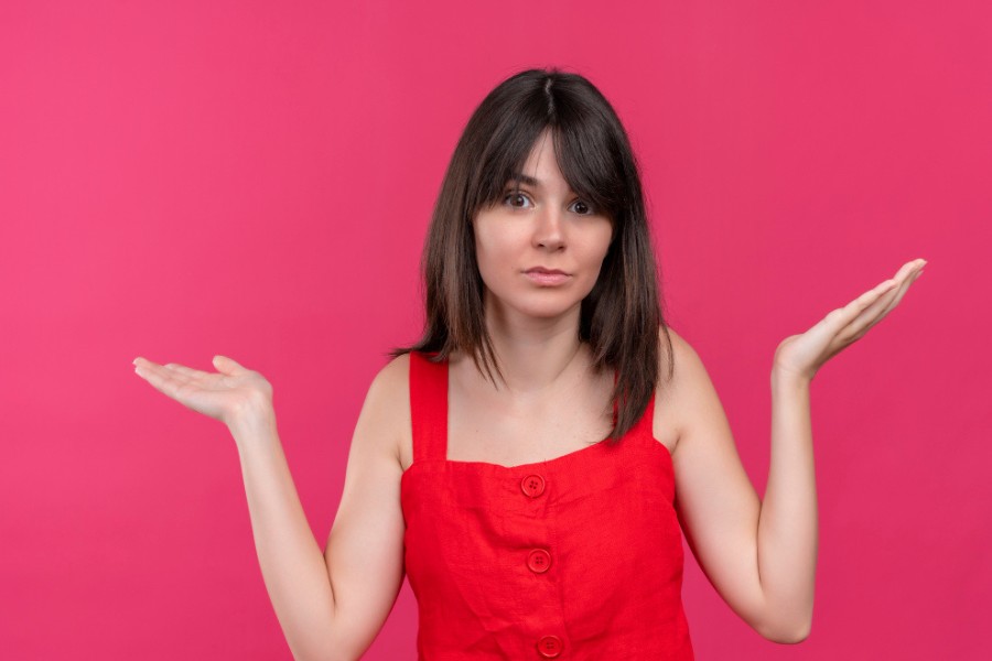 Ria mép con gái có thể tự rụng đi theo chu kỳ tự nhiên, nhưng không đáng kể