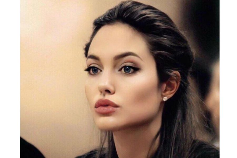 Xem tướng số, vận mệnh lông mày chữ V ngược ở nam, nữ 2 Chân mày dấu mũ là dáng chân mày có phần đỉnh nhô cao hơn so với phần đầu và đuôi