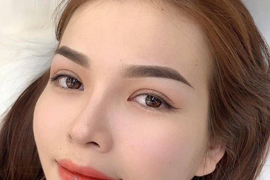 Phun mày ombre tạo dáng chân mày mềm mại, nữ tính Phun mày ombre tạo dáng chân mày mềm mại, nữ tính