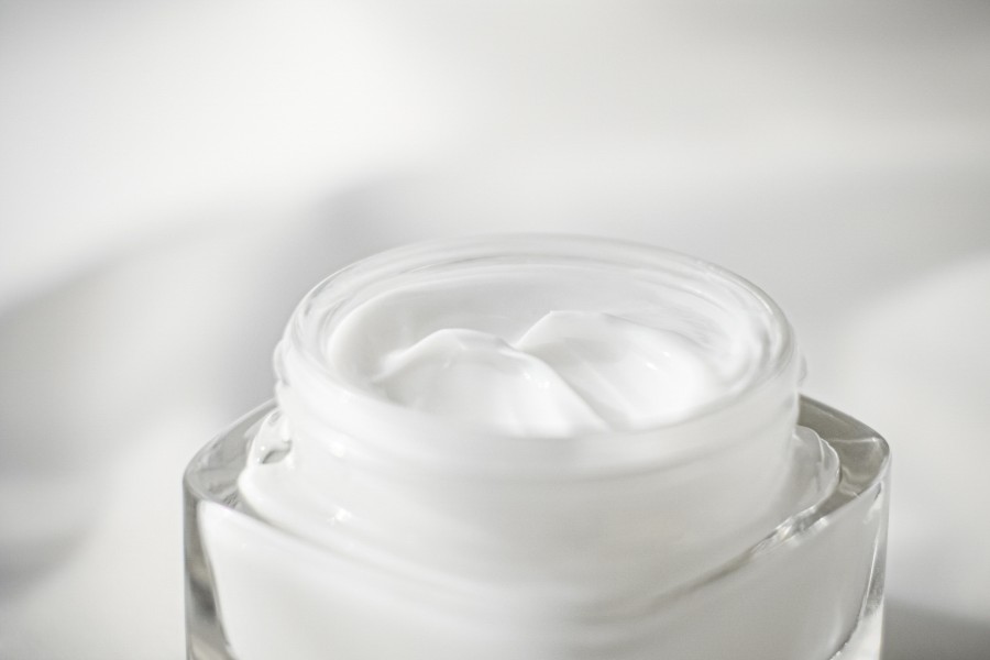 Dưỡng ẩm cho da mông thường xuyên để cải thiện tình trạng da mông sần sùi Dưỡng ẩm cho da mông thường xuyên