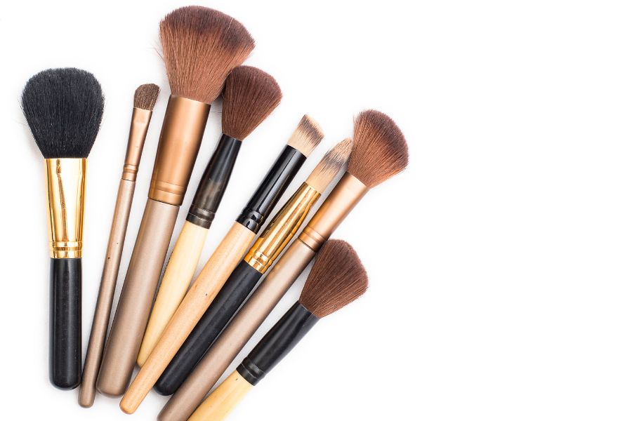 Vi khuẩn có thể sinh sôi và phát triển trên các dụng cụ trang điểm nếu nó không được vệ sinh sạch sẽ Vi khuẩn có thể sinh sôi và phát triển trên các dụng cụ trang điểm nếu nó không được vệ sinh sạch sẽ