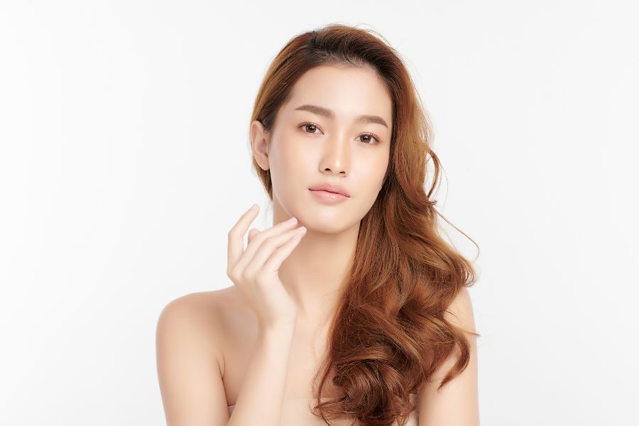 Lông mày màu nâu socola rất thích hợp với chị em từ 20-35 tuổi Lông mày màu nâu socola rất thích hợp với chị em từ 20-35 tuổi