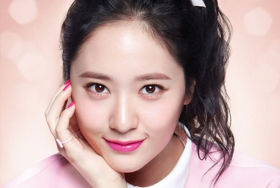 Phun môi màu hồng cánh sen xét theo phong cách