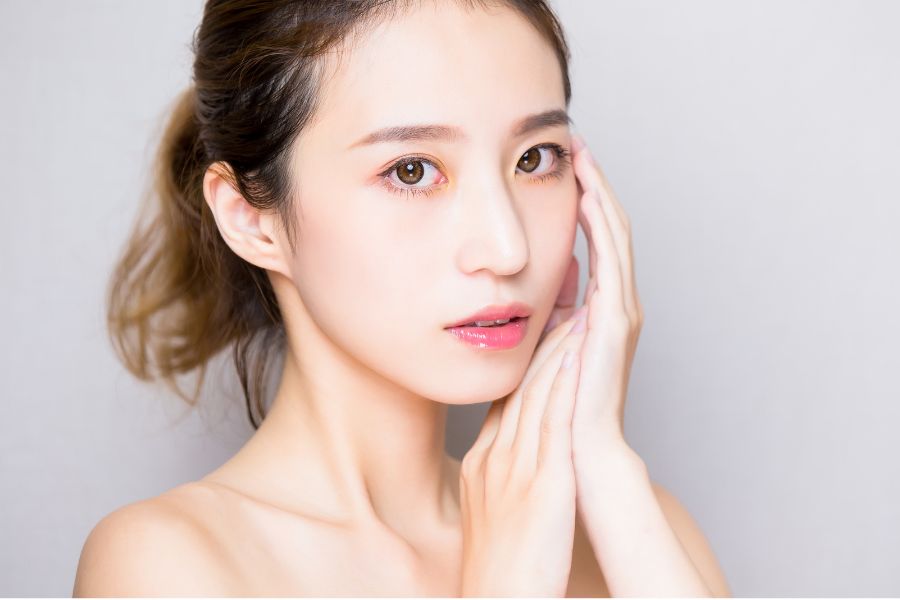 Dáng lông mày ngang cho khuôn mặt các nàng thêm thanh thuần, nhẹ nhàng nhưng vẫn mang nét đẹp tự nhiên Dáng lông mày ngang cho khuôn mặt các nàng thêm thanh thuần, nhẹ nhàng nhưng vẫn mang nét đẹp tự nhiên