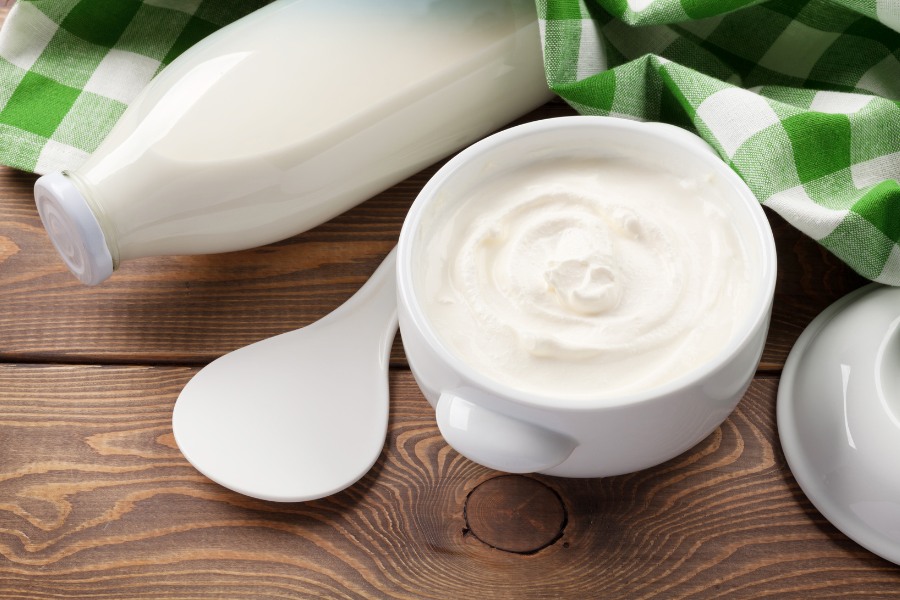 Protein có trong sữa tươi và sữa chua giúp da môi tái tạo tốt và vết thương hồi phục nhanh chóng