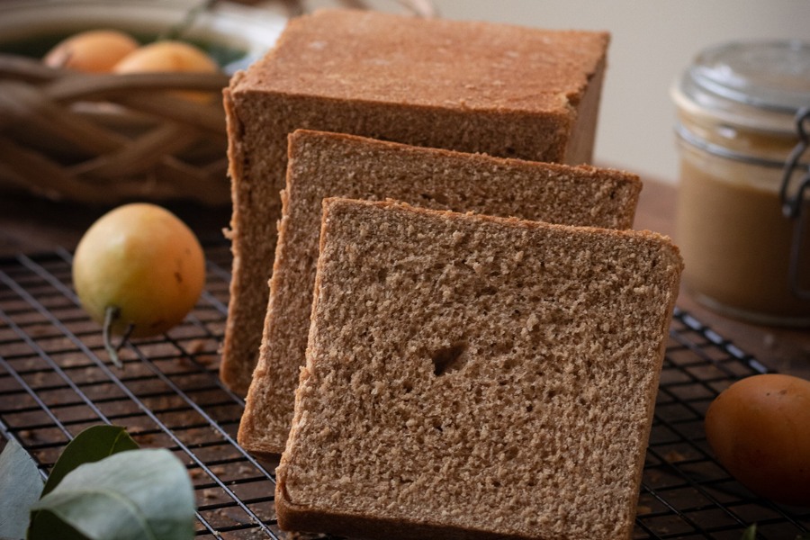 Sử dụng sandwich nguyên cám trong chế độ ăn giảm cân sẽ cung cấp dinh dưỡng đầy đủ và giảm cảm giác thèm ăn và giữ sự no lâu hơn 