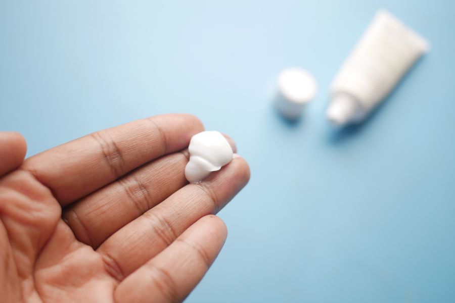 Có thể sử dụng thuốc bôi ngoài để làm giảm cảm giác ngứa ngáy vùng kín