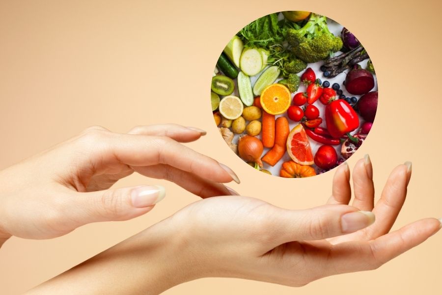 Bổ sung đầy đủ vitamin và dưỡng chất để da tay mềm mịn, căng bóng