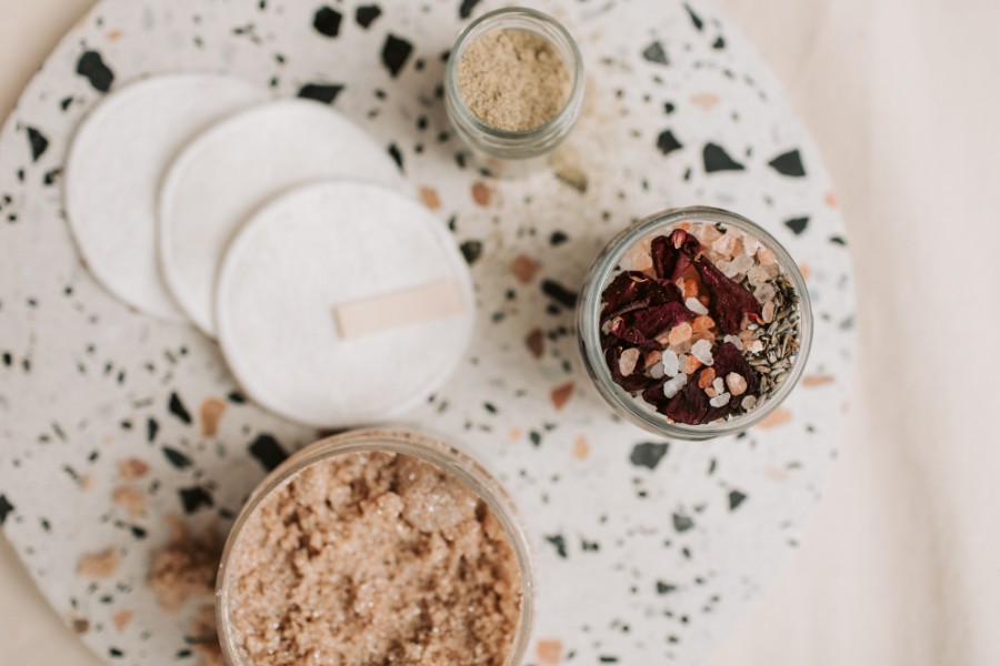 Sử dụng những nguyên liệu tự nhiên lành tính để tẩy da chết cho da mông thường xuyên tẩy da chết định kỳ cho mông