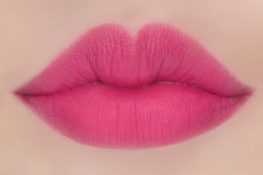 ưu điểm khi phun môi màu hồng cánh sen