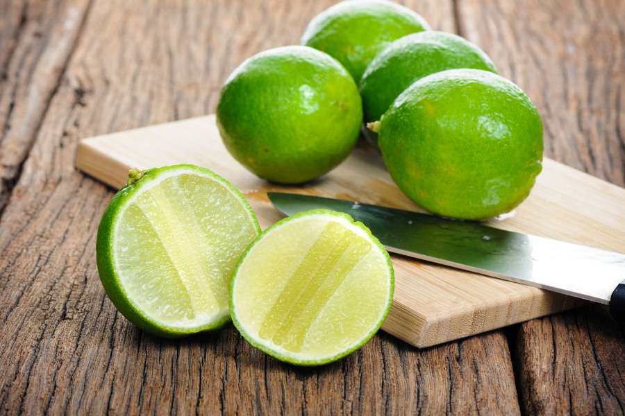 xử lý mép miệng bị thâm bằng nước cốt chanh