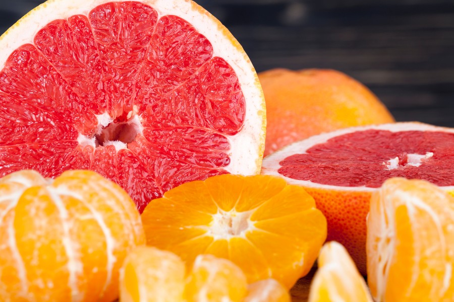 Bị trầy xước da không nên ăn gì để tránh bị sẹo, nhanh lành 2 Ăn nhiều hoa quả họ cam quýt