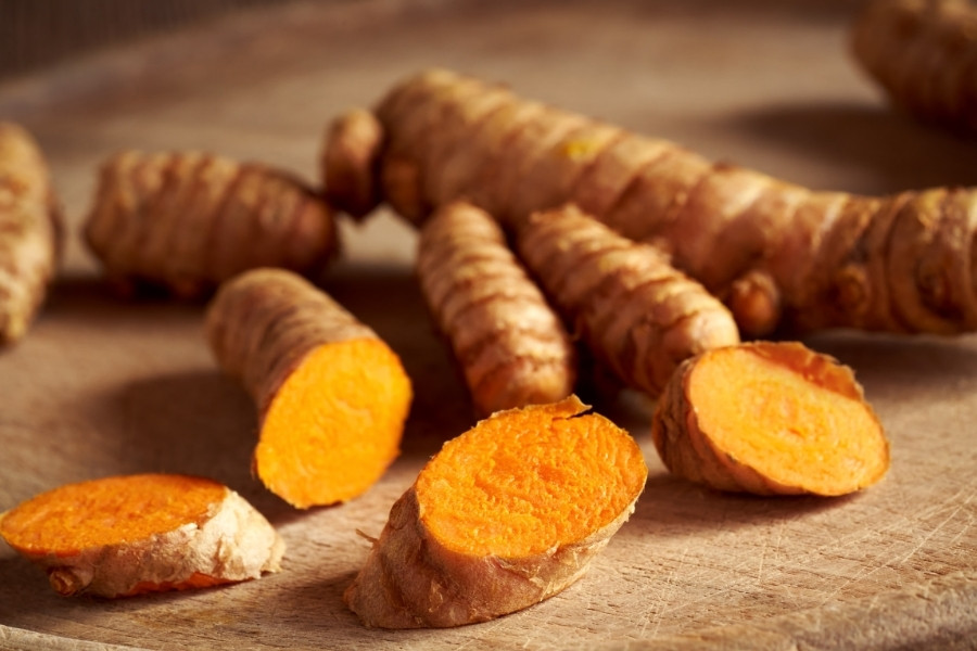 Cách làm tan vết bầm tím nhanh nhất với nghệ tươi