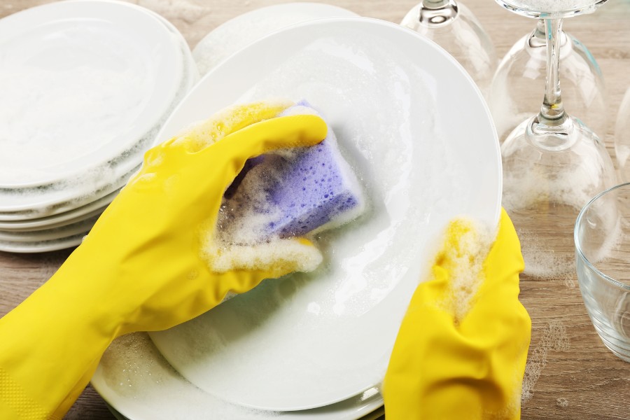 Luôn đeo găng tay bảo hộ khi tiếp xúc với hóa chất hoặc làm việc nặng để bảo vệ da tay Cách phòng tránh tay bị chai sạn