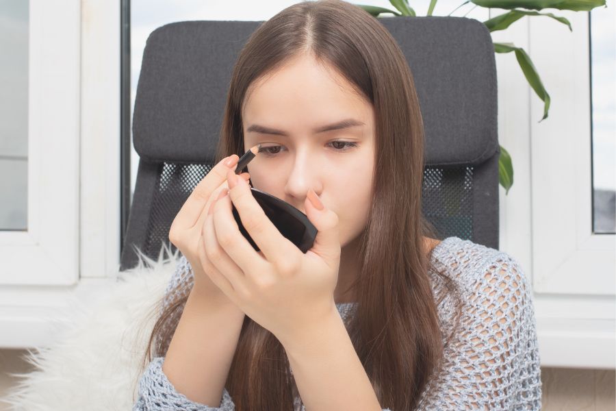 Lưu ý quan trọng không nên bỏ qua khi thực hiện cách vẽ chân mày bằng bút chì