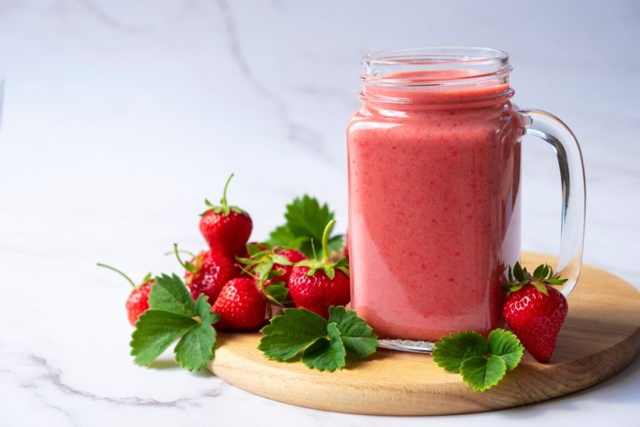 Sinh tố dâu tây cũng cung cấp cho cơ thể hàm lượng vitamin C dồi dào Sinh tố dâu tây cũng cung cấp cho cơ thể hàm lượng vitamin C dồi dào