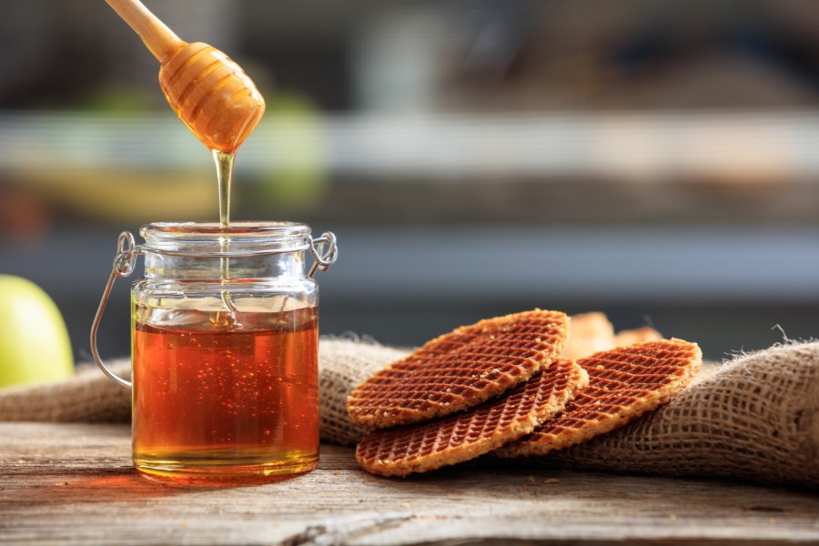 Sử dụng mật ong để ngăn ngừa sự xuất hiện vết thâm đen trên da tay Sử dụng mật ong để ngăn ngừa sự xuất hiện vết thâm đen trên da tay