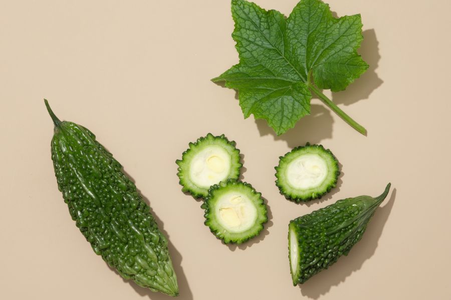 Khổ qua chứa nhiều dưỡng chất và khoáng chất, là thực phẩm trị dị ứng da hiệu quả