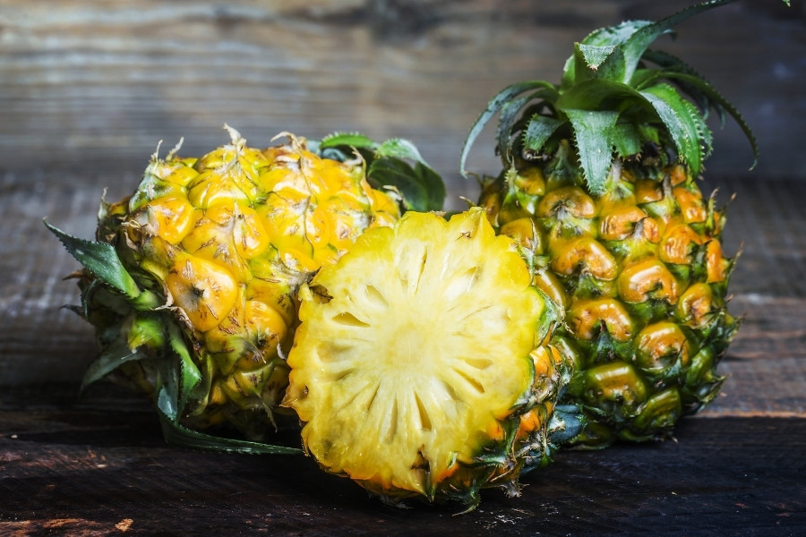 Cách làm tan vết bầm tím nhanh nhất với quả dứa