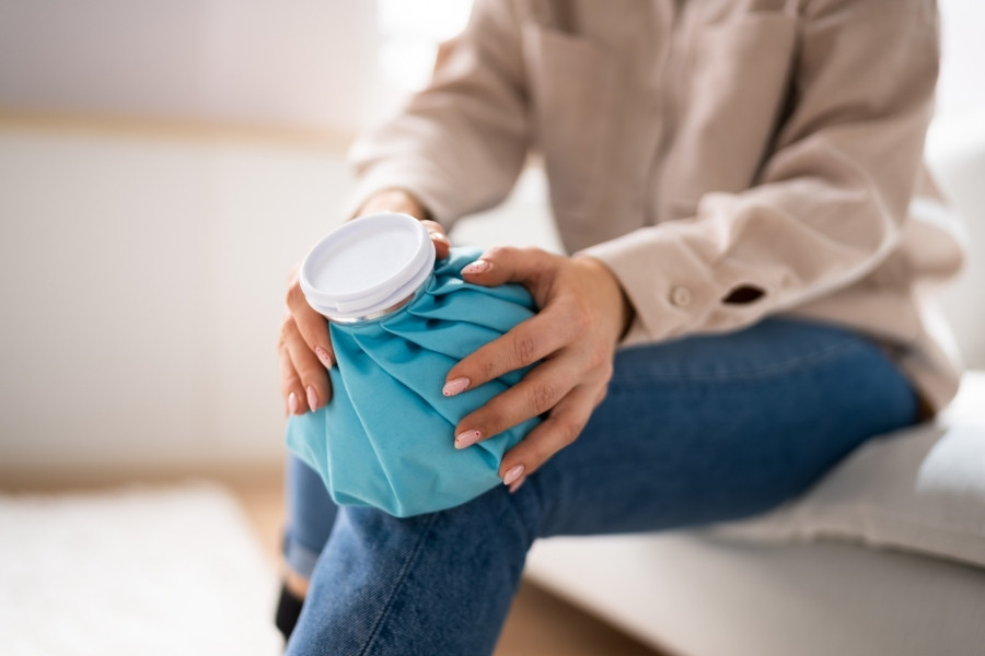 Cách làm tan vết bầm tím nhanh nhất bằng phương pháp chườm đá