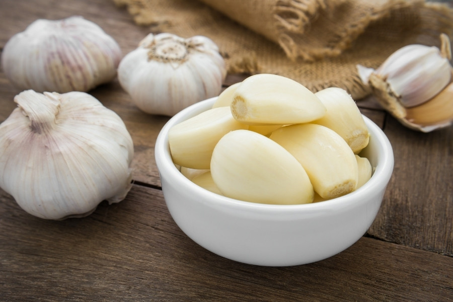Cách trị chai chân tại nhà với tỏi Cách trị chai chân tại nhà với tỏi