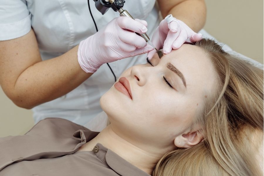 Thai phụ không nên phun xăm chân mày vì thuốc tê có thể gây hại cho sức khỏe và thai nhi Thai phụ không nên phun xăm chân mày vì thuốc tê có thể gây hại cho sức khỏe mẹ bầu và thai nhi