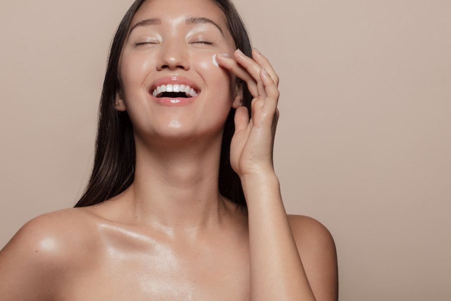 Dưỡng ẩm cho da dầu giúp hỗ trợ ngăn ngừa lão hóa