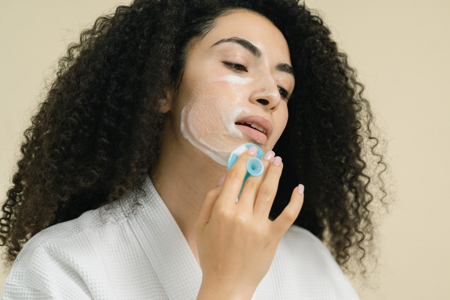 Sử dụng sữa rửa mặt dịu nhẹ để ngăn ngừa kích ứng da Sử dụng sữa rửa mặt dịu nhẹ để ngăn ngừa kích ứng da