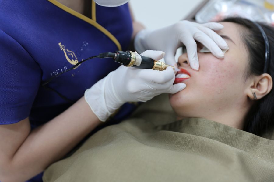 Đội ngũ chuyên gia có kiến thức chuyên môn và kinh nghiệm tư vấn giải pháp trị thâm môi phù hợp dựa trên tình trạng môi và nhu cầu cá nhân của từng khách hàng