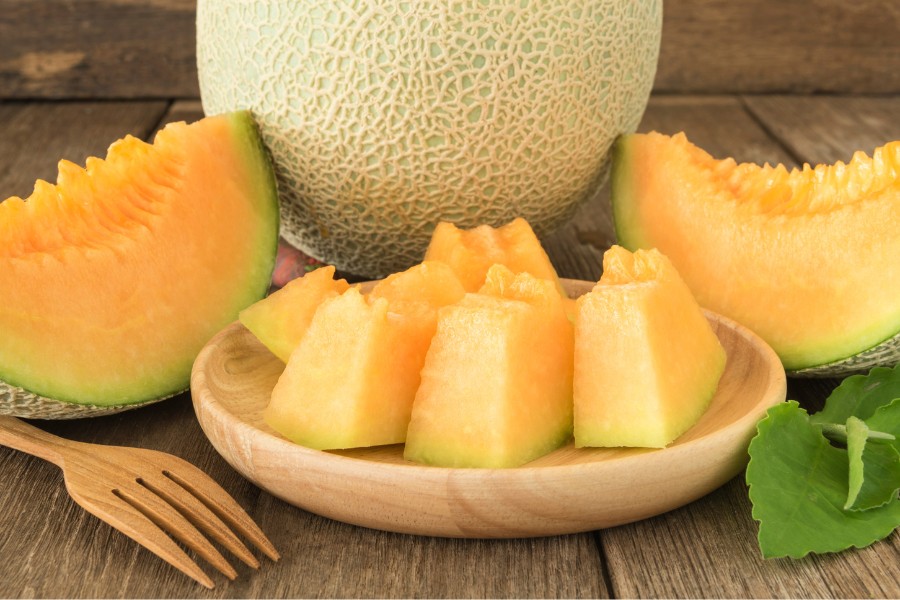 Dưa lưới là một trong những loại trái cây mát tốt cho da 