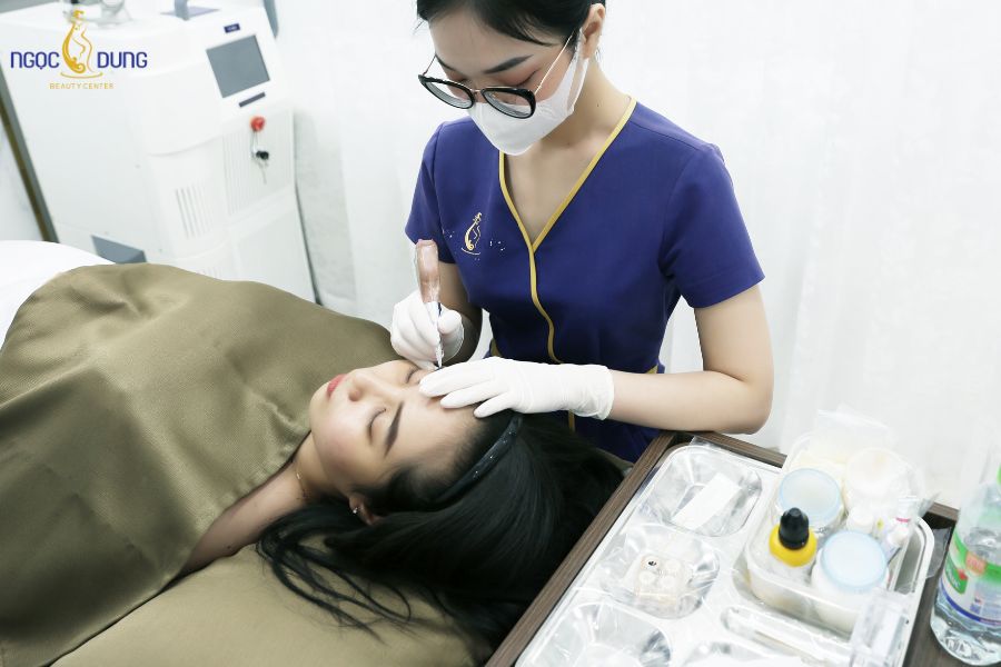 Điêu khắc chân mày là phương pháp thẩm mỹ được nhiều chị em yêu thích tại Ngọc Dung Beauty Điêu khắc chân mày là phương pháp thẩm mỹ được nhiều chị em yêu thích tại Ngọc Dung Beauty