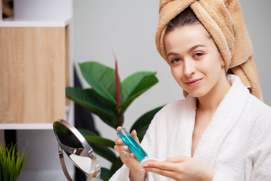 Dưỡng ẩm cho da thường xuyên là bí quyết chăm sóc da mùa hè bạn không nên bỏ qua Dưỡng ẩm cho da thường xuyên là bí quyết chăm sóc da mùa hè bạn không nên bỏ qua