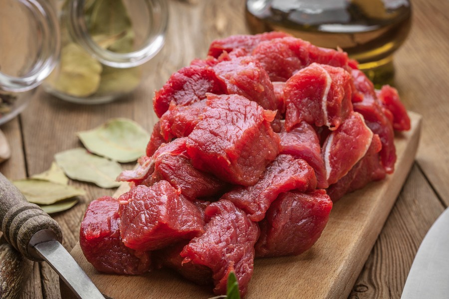 Bị trầy xước da không nên ăn gì? Thịt bò có thể góp phần dẫn đến sự xuất hiện của sẹo lồi sau khi vết thương lành lại. Bị trầy xước da cần tránh ăn thịt bò