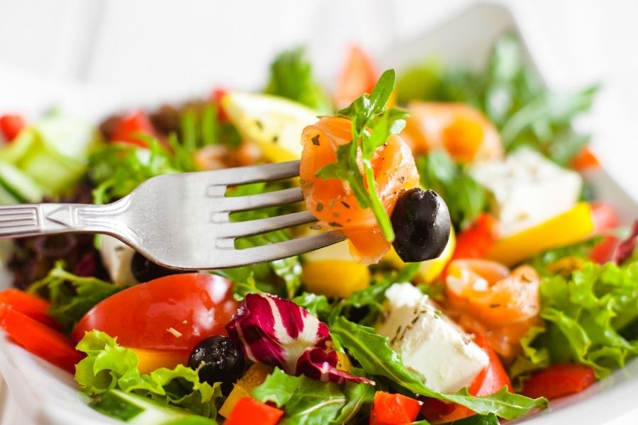 Hãy tăng cường tiêu thụ các thực phẩm chứa nhiều vitamin B3, vitamin E và vitamin C