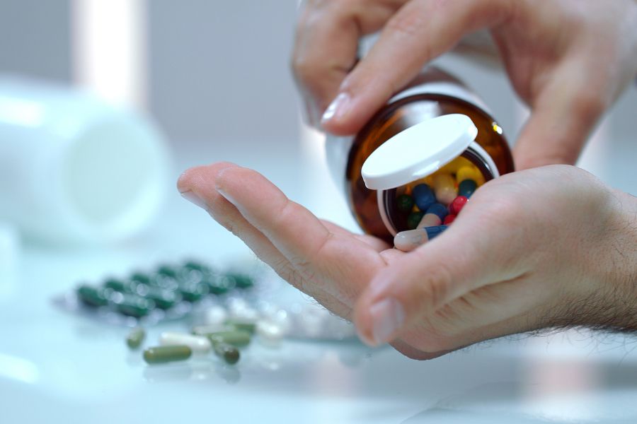 Sử dụng thuốc kê đơn từ bác sĩ để điều trị mụn Sử dụng thuốc kê đơn từ bác sĩ để điều trị mụn