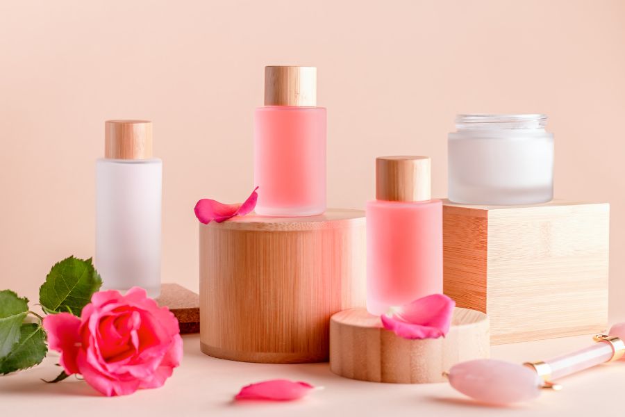 Nên dùng những loại mỹ phẩm dịu nhẹ có nguồn gốc từ thiên nhiên