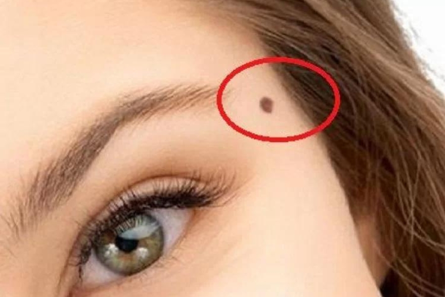 Nốt ruồi ở cung Phu Thê - Vận số đào hoa