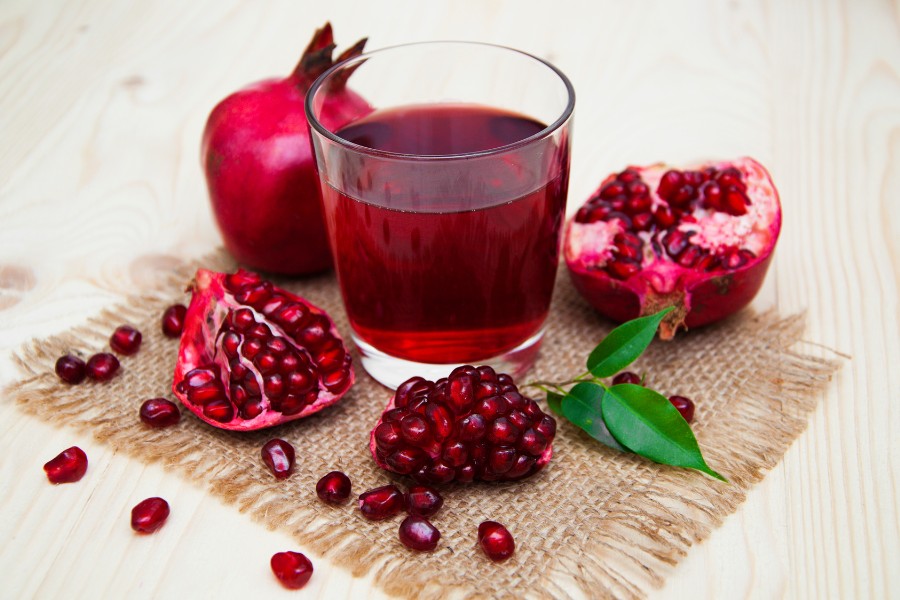 Lựu là một trong những loại trái cây mát tốt cho da, mang đến sự săn chắc đàn hồi